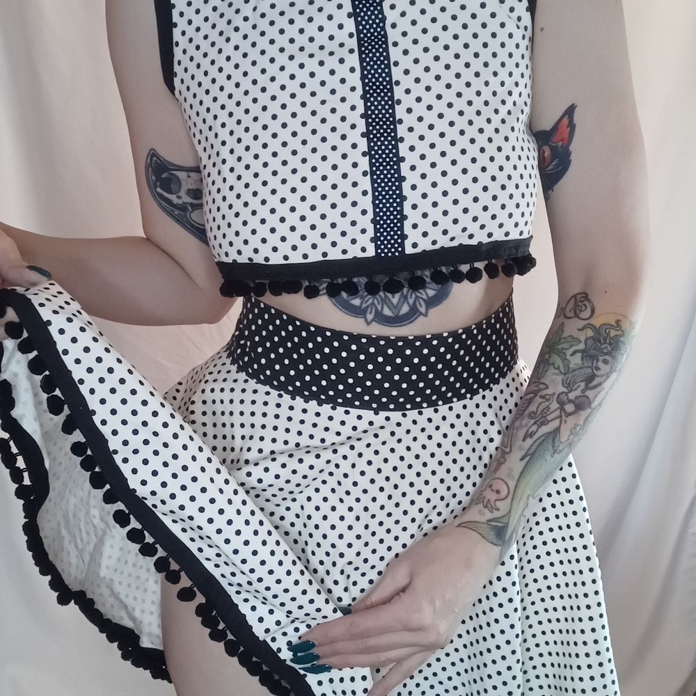 Black & White Polkadot Twin Set. - Picture 2 of 6